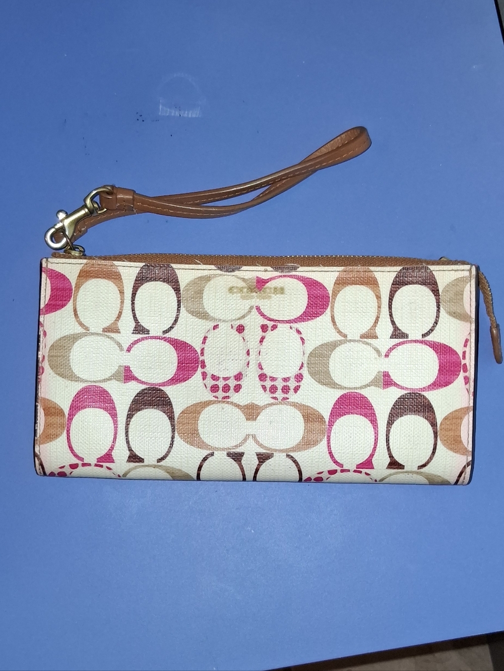 🌼SALE🌼 Vintage Coach Multicolor Signature Canvas Wristlet in Pink, Tan, White